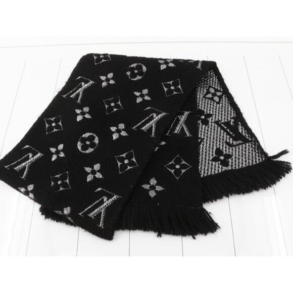 Louis Vuitton Monogram Wool Knit Scarf - Picture 3 of 5